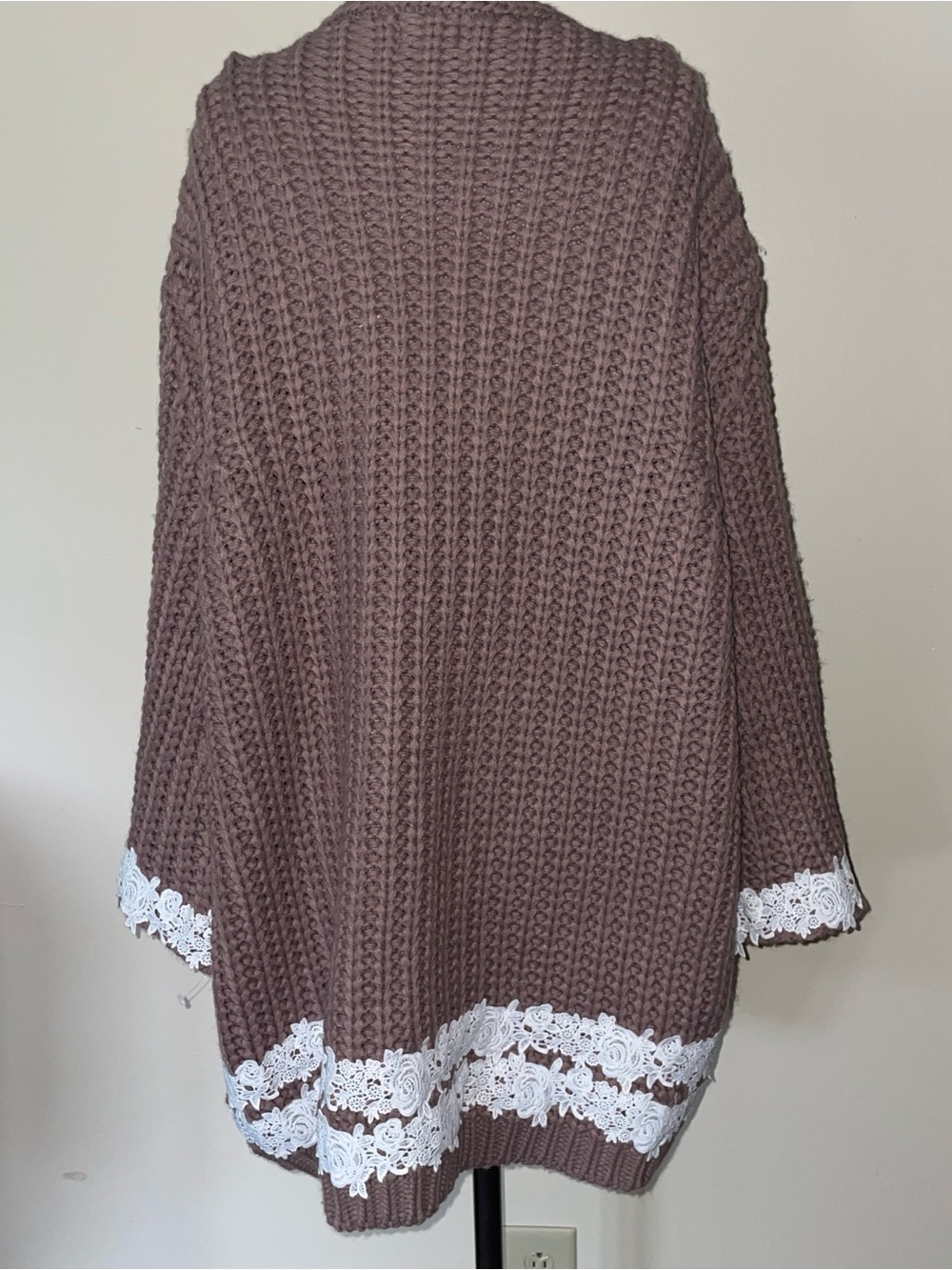 POL Open-Front Chunky Knit Cardigan with White Lace Trim - Mauve - Picture 2 of 7
